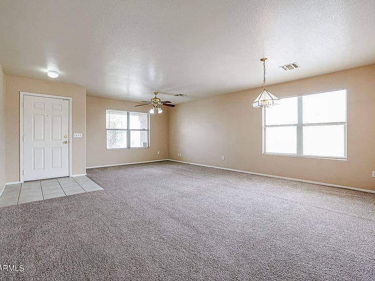 9427 W ELM Street photo 4