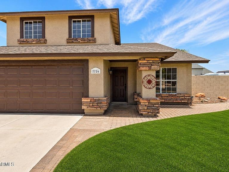7726 W CINNABAR Avenue photo 3