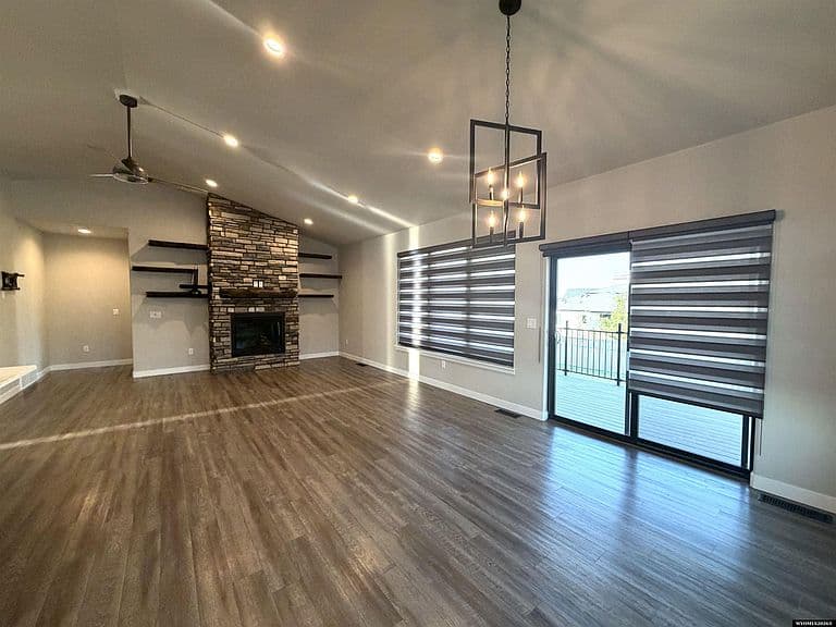 2943 Heathrow Ave photo 5