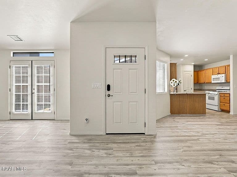 3280 Iris Ln photo 4