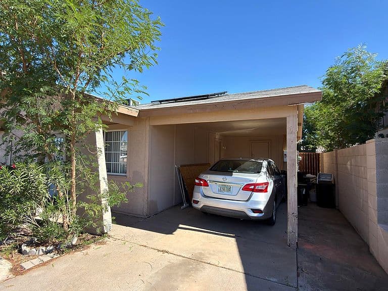 2627 N 71st Avenue photo 3