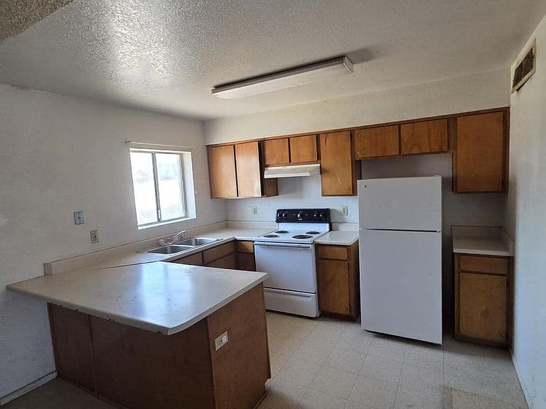 3321 W GROVERS Avenue photo 4