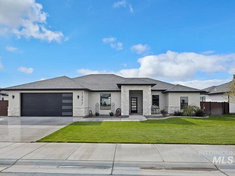 1597 Tule Dr photo 2