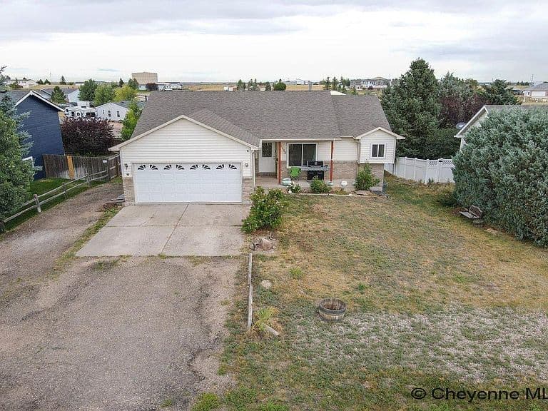 1112 Crescent Dr photo 3