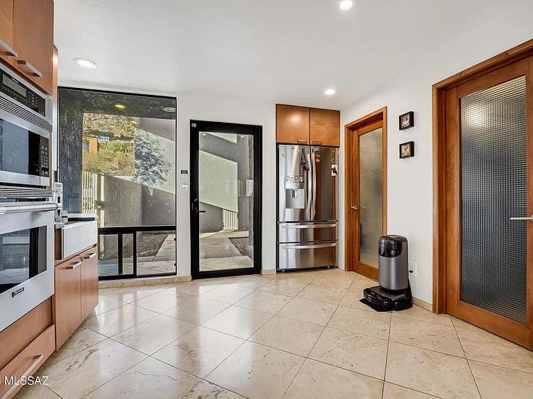 4560 E Ina Rd photo 5