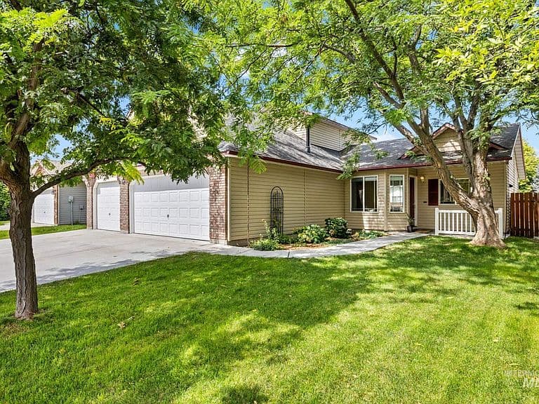 10570 Gossamer Ct photo 2