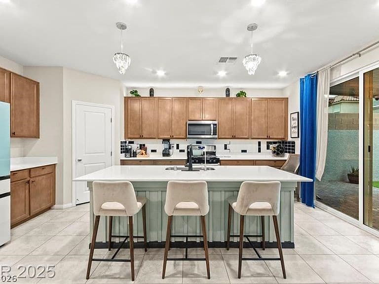 7502 Lush Oasis Ave photo 2