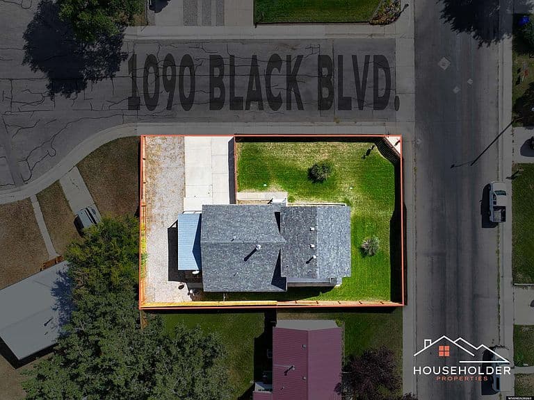 1090 Black Blvd photo 4