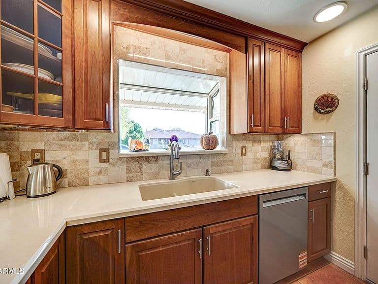 14233 N TUMBLEBROOK Way photo 4