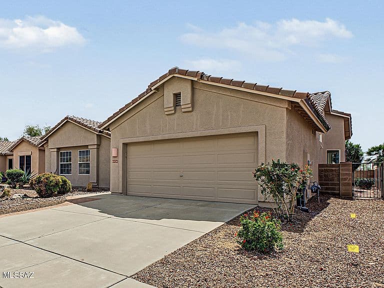 8954 N Upper Bluffs Dr photo 2