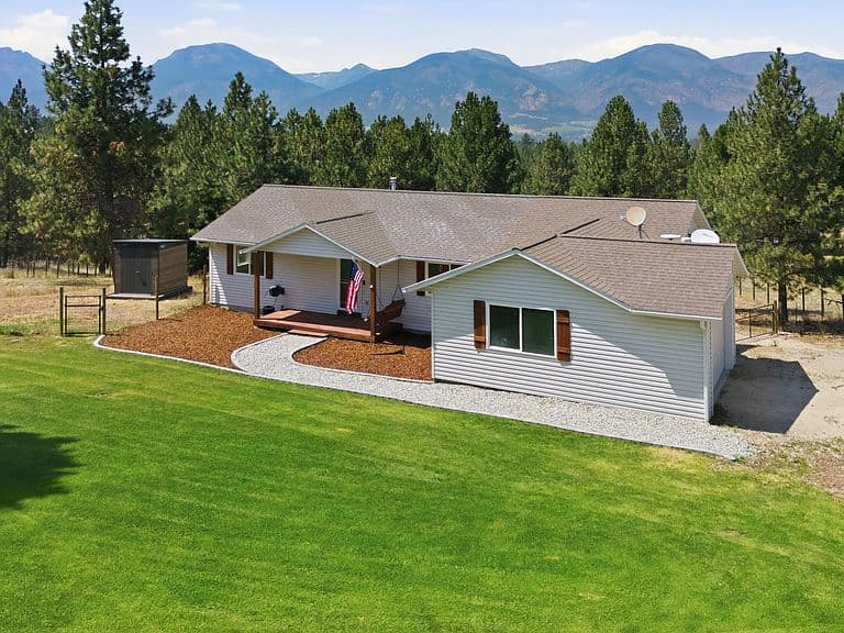 456 Sapphire Ln photo 2