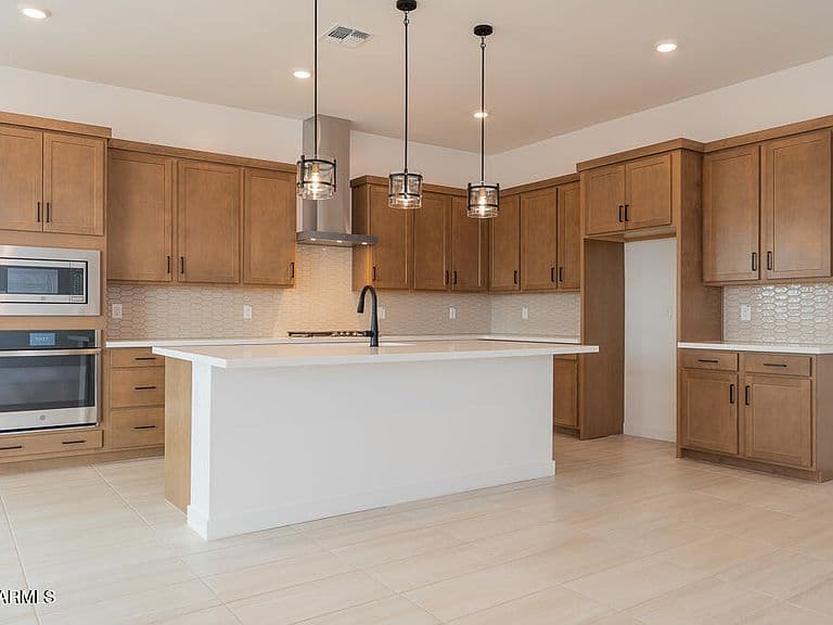 17641 W HIGHLAND Avenue photo 2