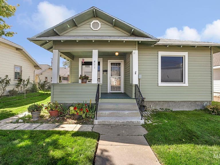 411 2nd Ave W photo 3