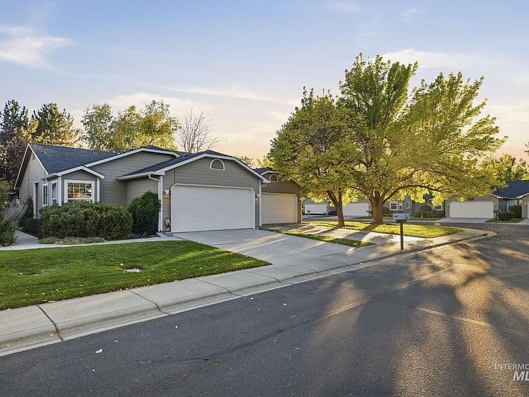 1451 E Silverton Ln photo 1