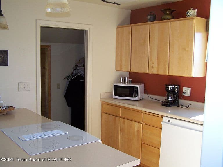 2055 Milleg Ln photo 5