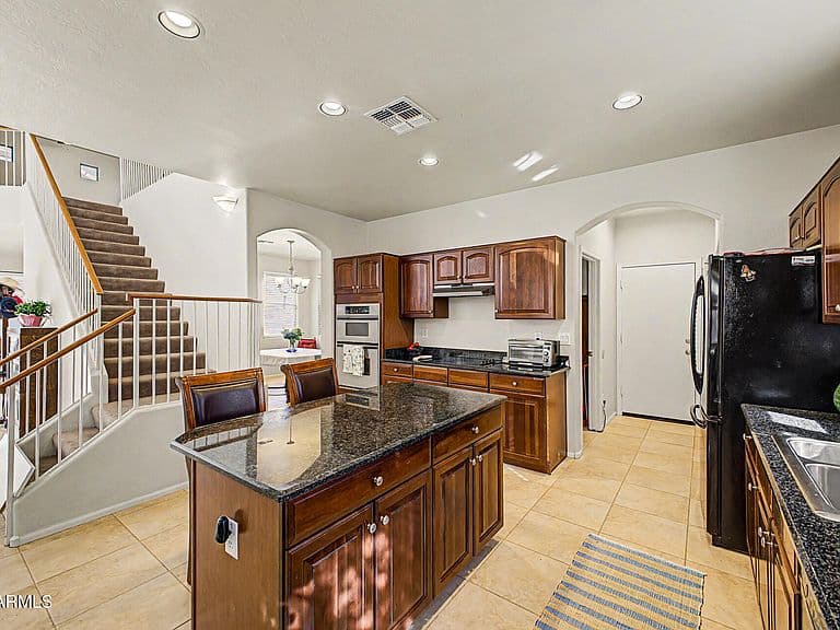 946 W GASCON Road photo 4
