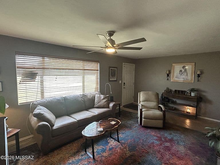905 N Venice Ave APT A photo 5