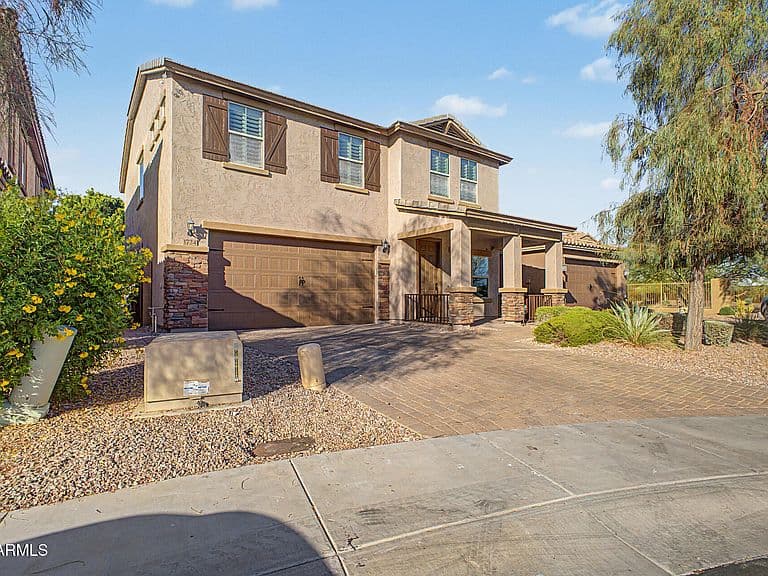 1724 W BONANZA Drive photo 3