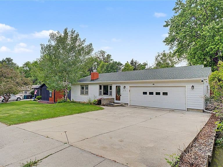 2734 Beth Dr photo 2