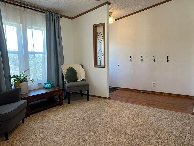 597 Washakie Dr photo 2