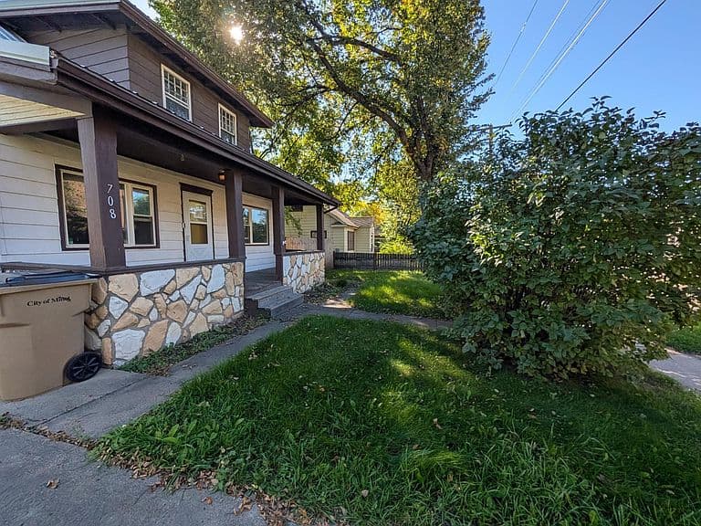 708 8th St NE photo 4
