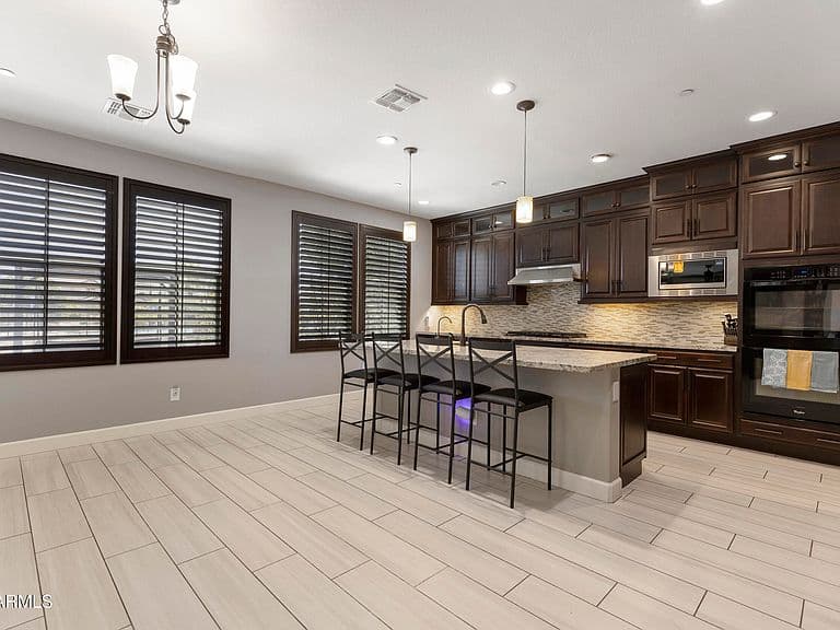 880 W GRAND CANYON Drive photo 4