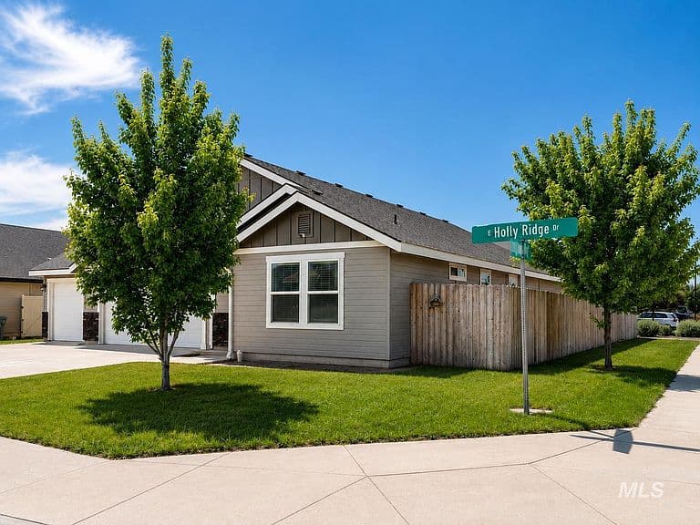 3813 E Holly Ridge Dr photo 2