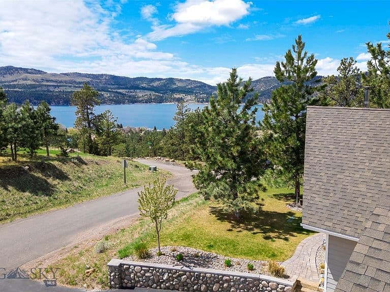 4025 Lake Point Dr photo 1