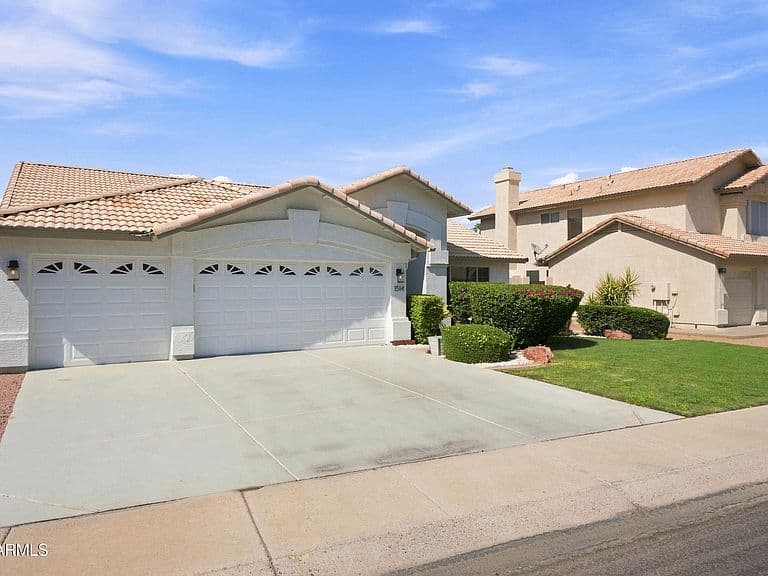 1514 E BRUCE Avenue photo 2