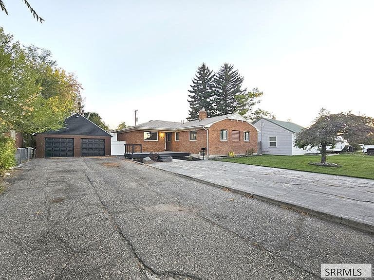130 E Anderson St photo 2