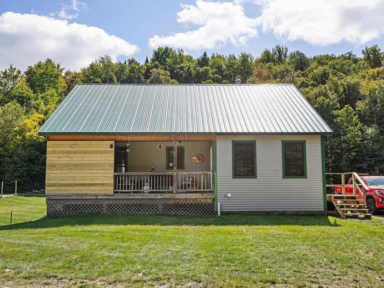190 Ash Lane photo 1