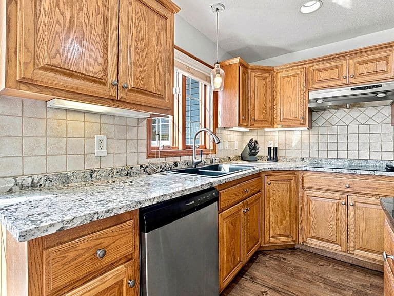 609 Lexington Ln photo 4