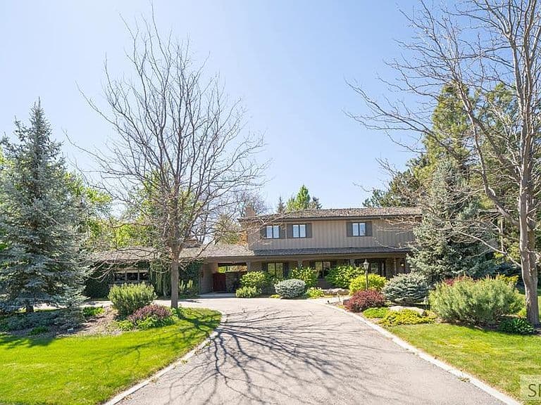 445 Gustafson Dr photo 1