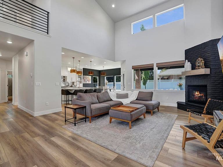 1470 Pillar Cir photo 3