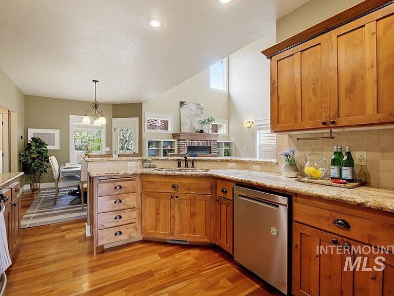 1315 W Cobblefield St photo 5