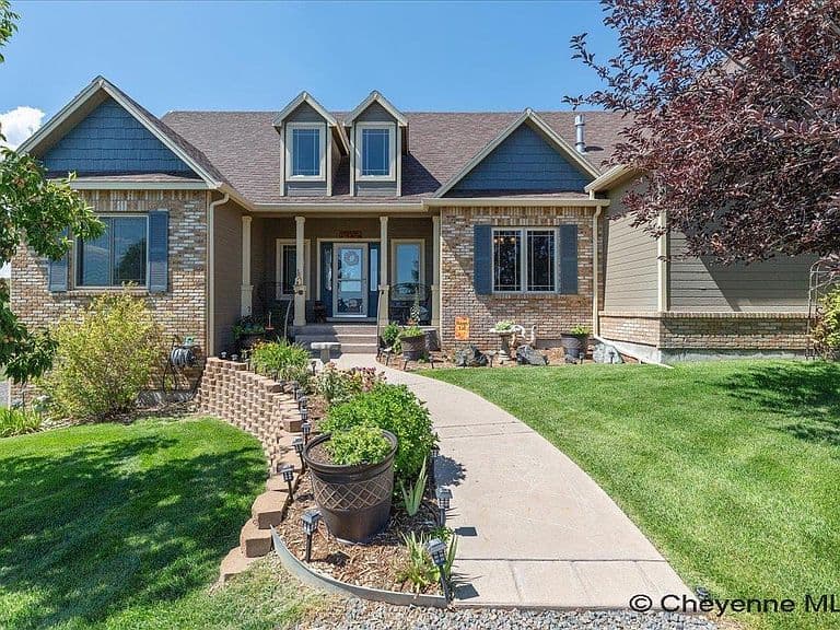6902 Solitude Dr photo 2