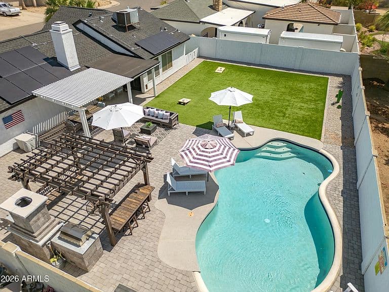 2213 W IRMA Lane photo 2