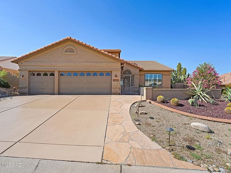 65741 E Rocky Path Dr photo 2
