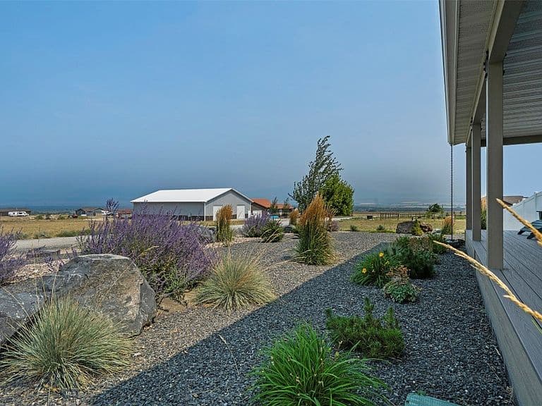 9 Blackfoot Trl photo 2