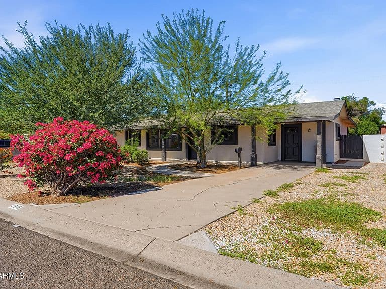 2936 W HIGHLAND Avenue photo 2