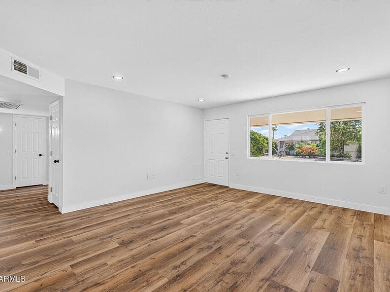 9606 W CALICO Drive photo 2