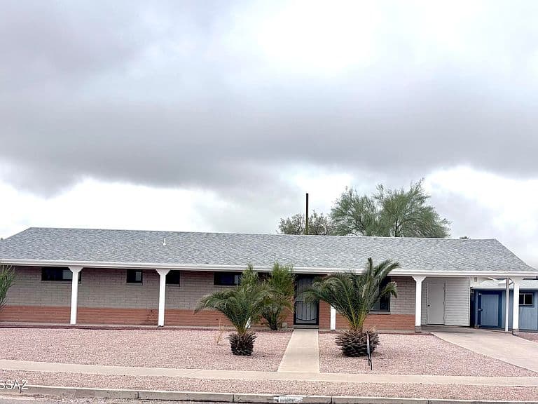 1370 N Railroad Dr photo 1