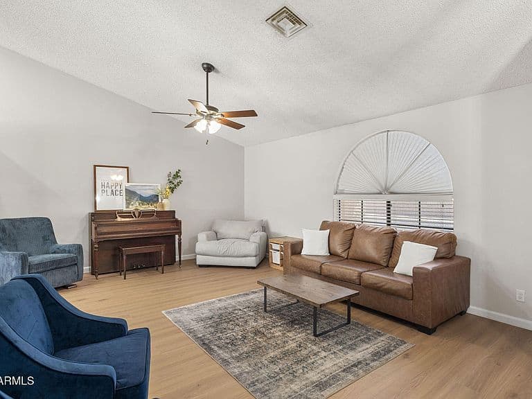 5640 E GARY Street photo 3