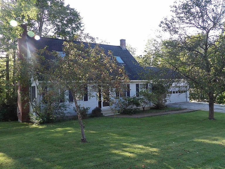 25 Laverne Drive photo 4