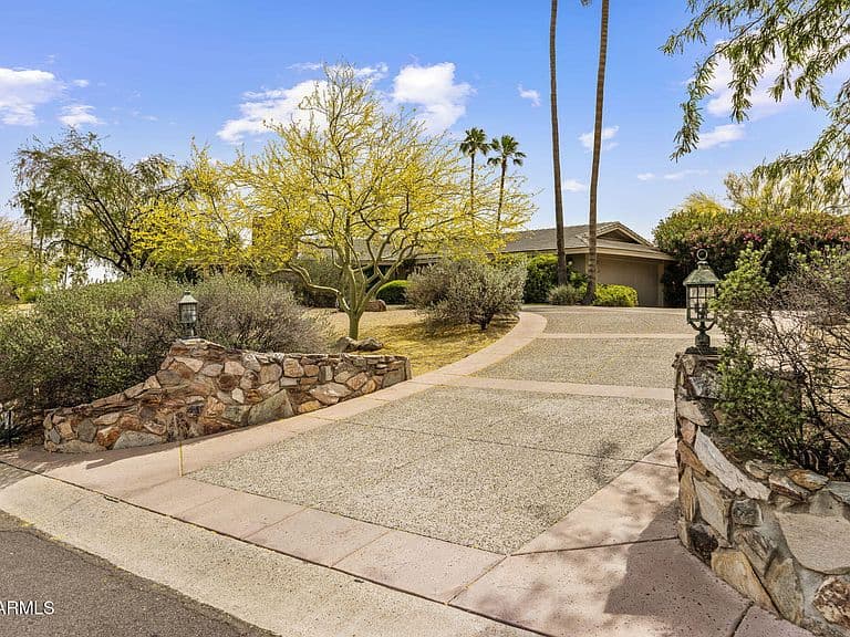 6221 E SAGE Drive photo 2