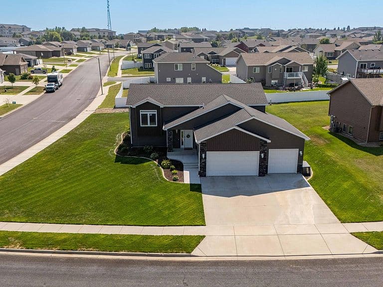 4837 Feldspar Dr photo 3