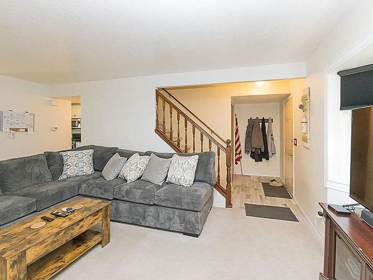 416 Monarch Cir photo 3