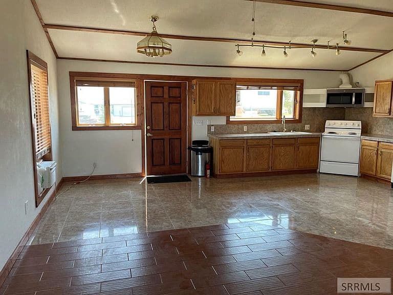 610 Apex Ln photo 3