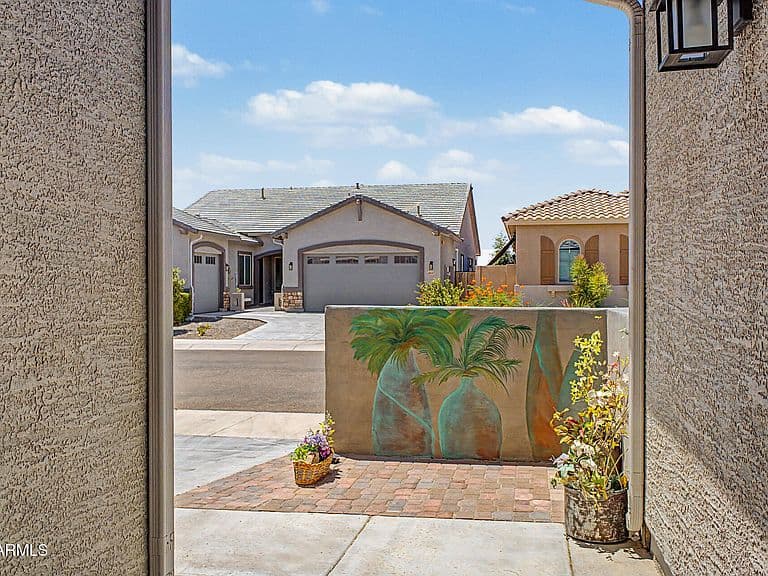 18514 W THISTLE LANDING Drive photo 3