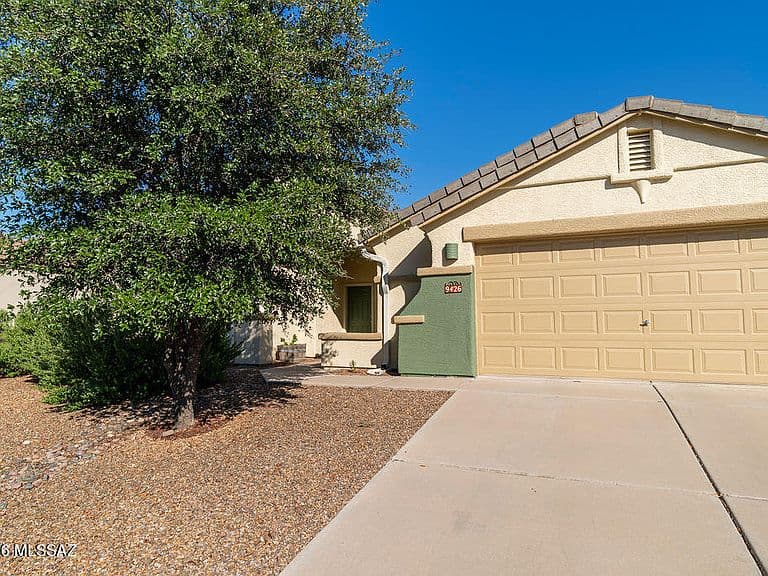 9426 N Stonebrook Dr photo 3
